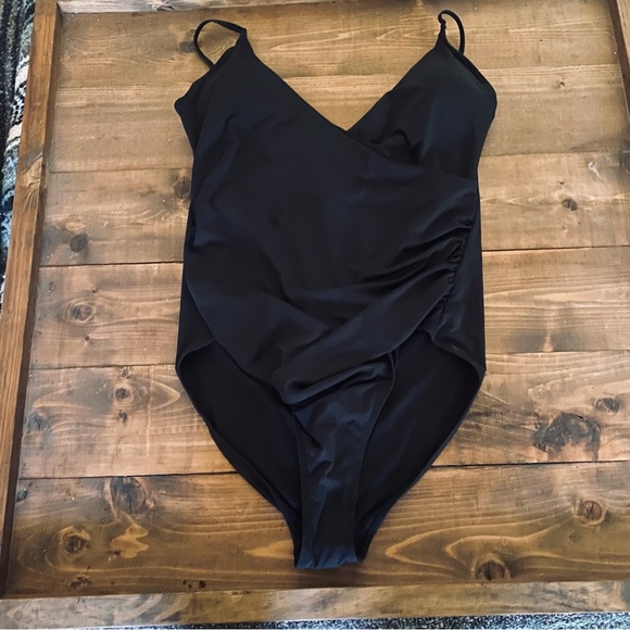 NWT Boohoo plus control wrap over black one piece swimsuit - Picture 4 of 8